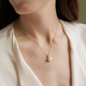 Lantisor argint cu perla naturala alba si cristale DiAmanti SK25473N_W-G Lantisor argint cu perla naturala alba si cristale DiAmanti SK25473N_W-G